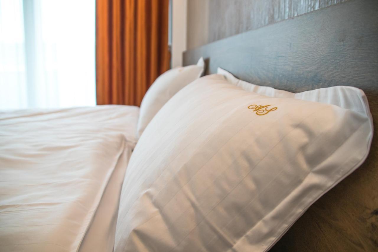 Hotel Angel Sofia Falticeni Bagian luar foto