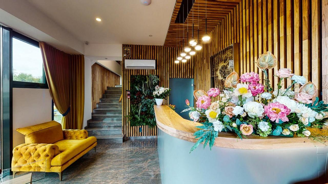 Hotel Angel Sofia Falticeni Bagian luar foto
