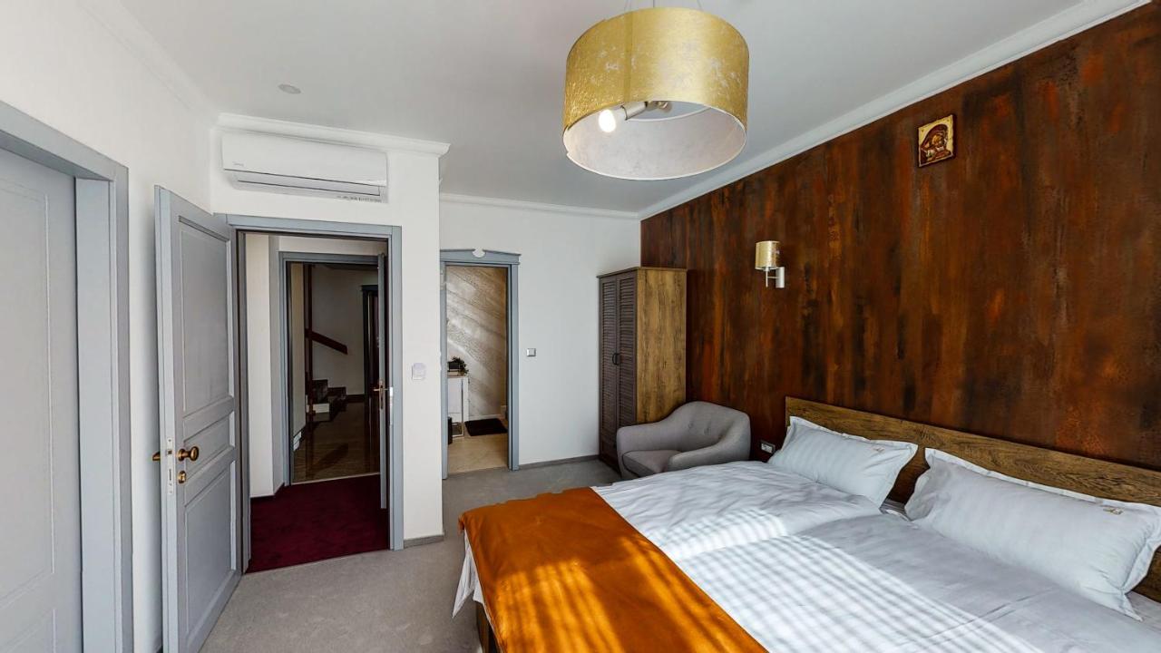 Hotel Angel Sofia Falticeni Bagian luar foto