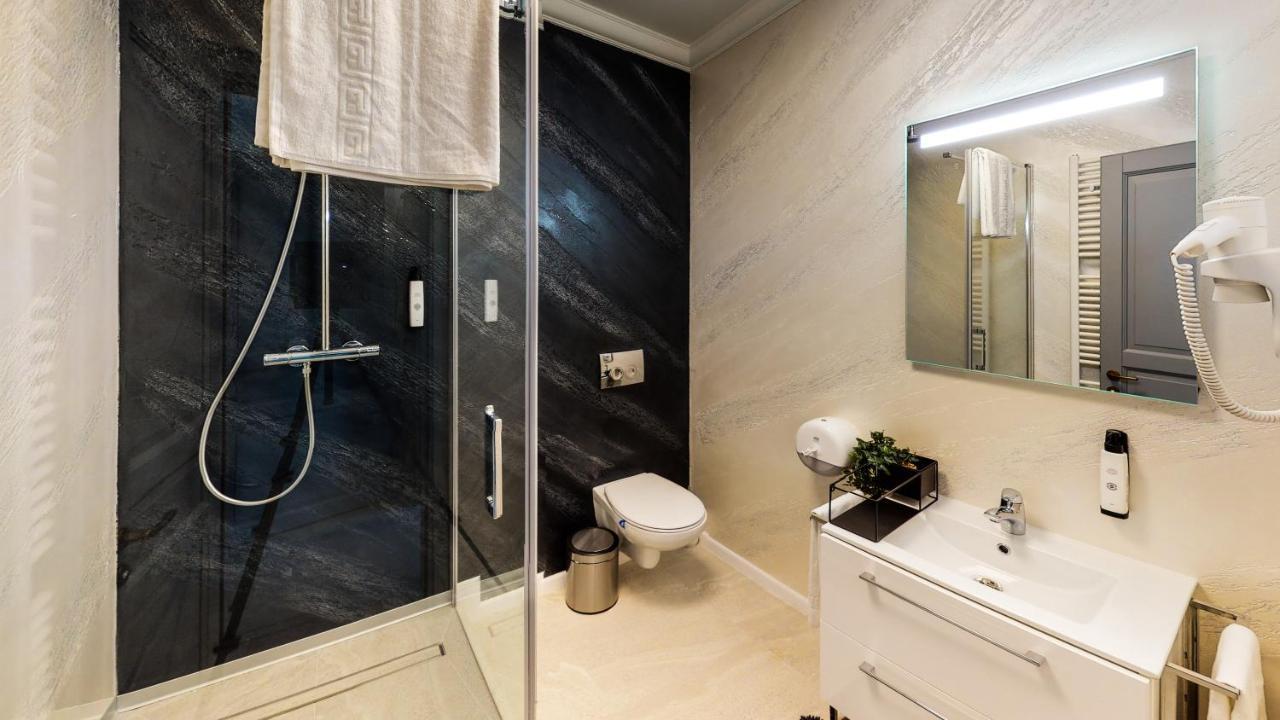 Hotel Angel Sofia Falticeni Bagian luar foto