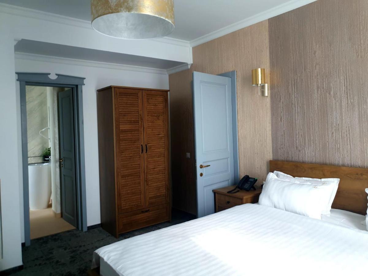 Hotel Angel Sofia Falticeni Bagian luar foto