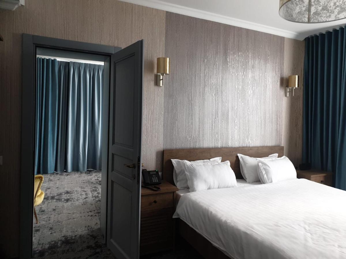 Hotel Angel Sofia Falticeni Bagian luar foto
