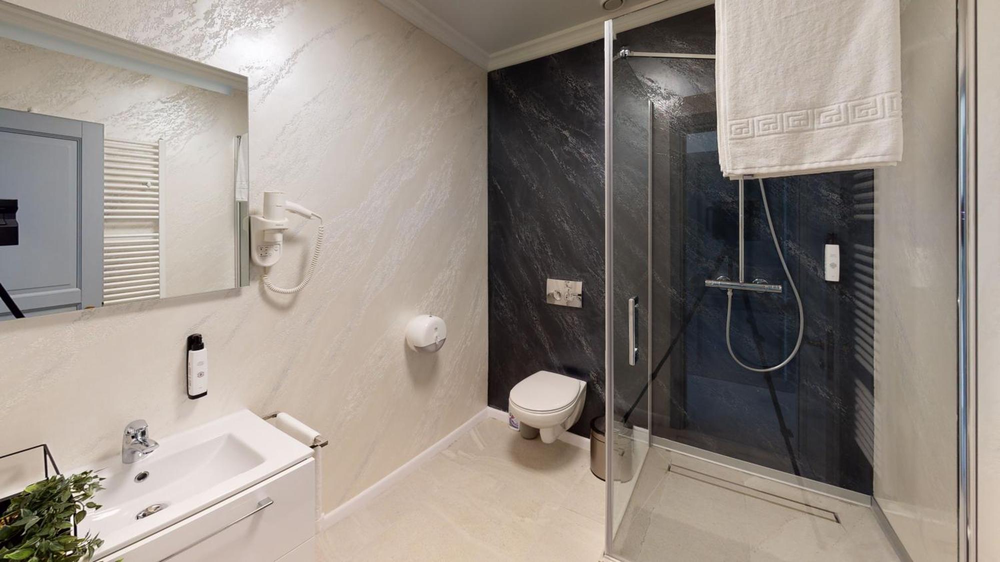 Hotel Angel Sofia Falticeni Bagian luar foto